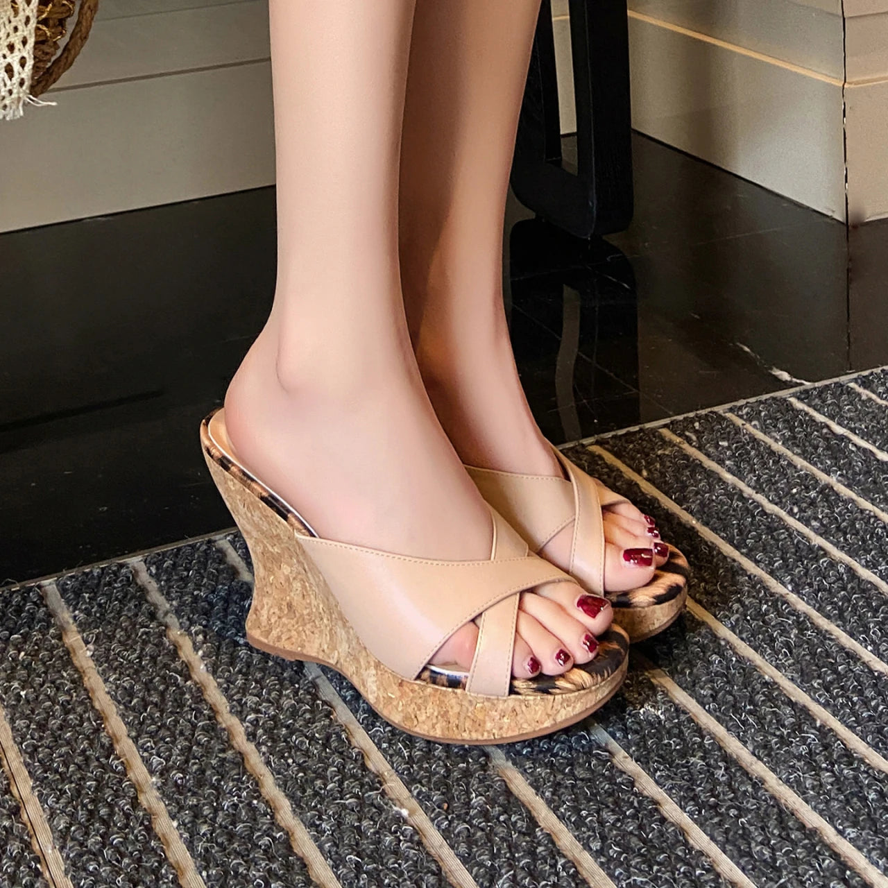 Wedge Heel Platform Thick Sole Peep Toe Sandals 2026 Summer New Style Women's Shoes for Outdoor Wear