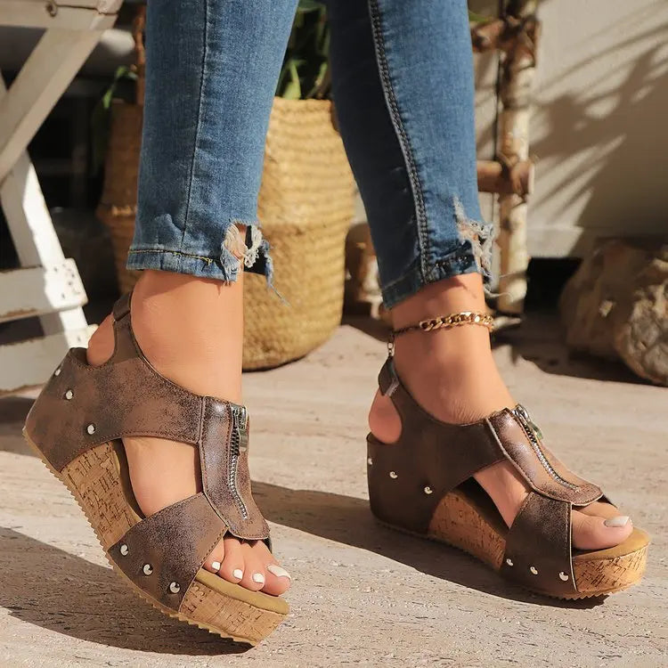 Wedge Heel Sandals for Women Summer Lightweight Outdoor Heightening Thick Platform Sandals for Women Embellished with Rivets
