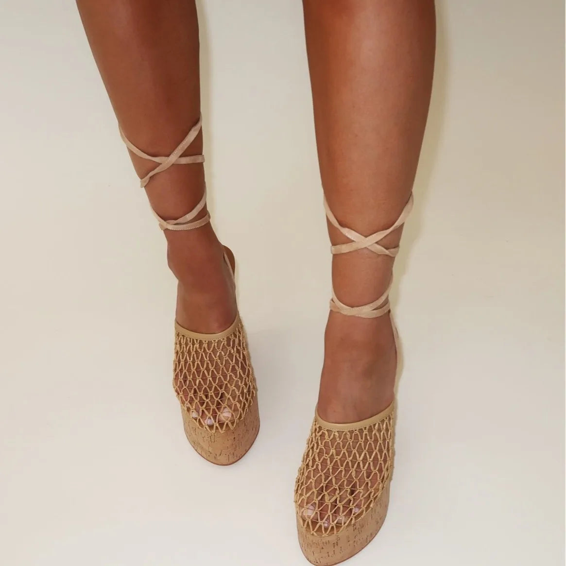 Highquality Wooden Patterned Wedge Heelwith Thicksole Andexposed Toebuckle Strap Sandals Forwomen's Banquets InEurope AndAmerica